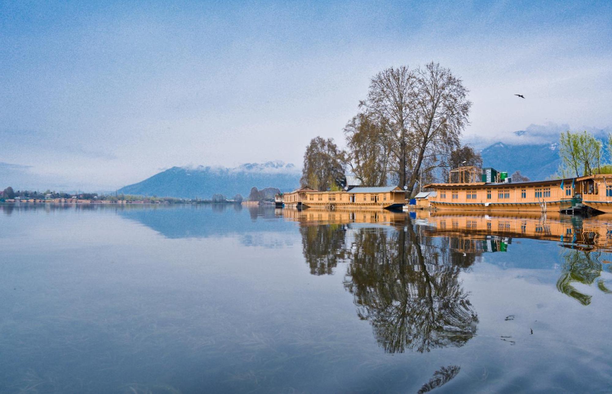 Отель Golden Flower Heritage Houseboat Nagin Bagh Экстерьер фото