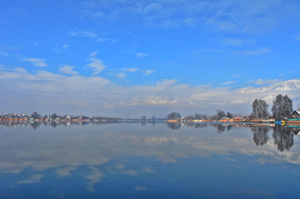 Отель Golden Flower Heritage Houseboat Nagin Bagh Экстерьер фото